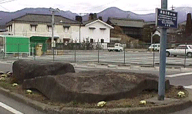 鹿島古墳の石