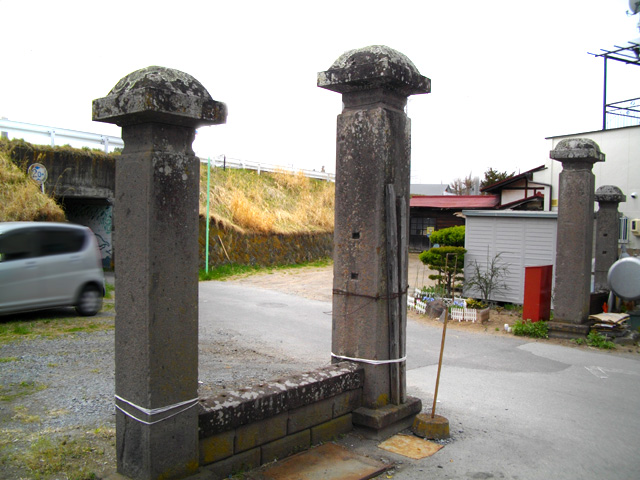 石の門柱